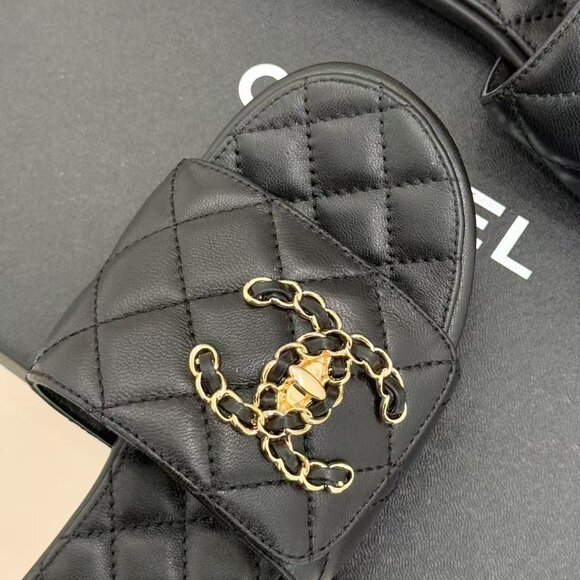 Chanel Slides - Picture 5 of 7